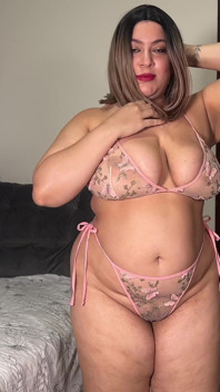 Liana Princess coapse groase țâțe uriașe și o parte pizdă rasă