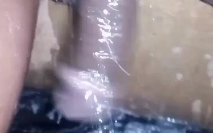bigBlackie699: Bigblackie lagi asik masturbasi memek dan muasin kontol raksasa pria...