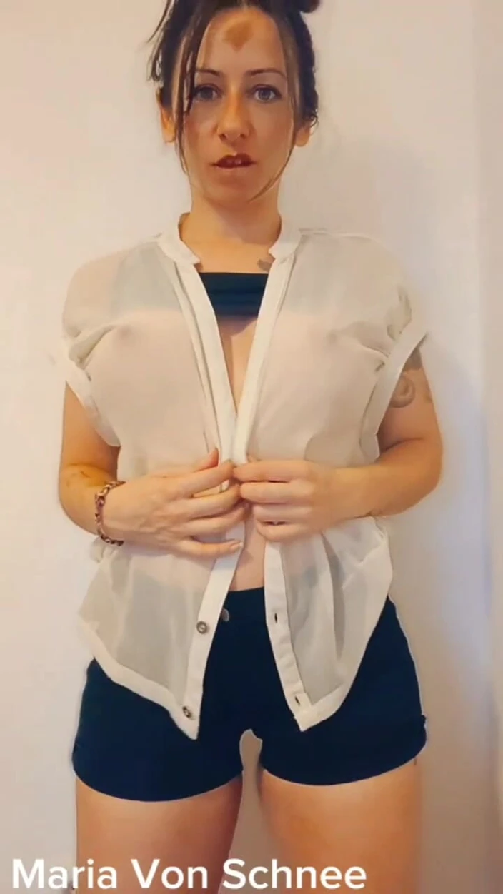 I Just Love the Vibrations on My Clit