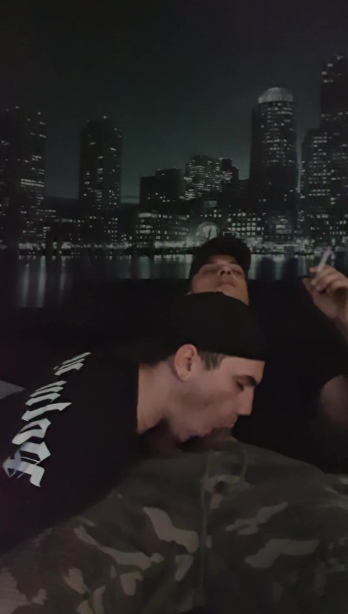 boyzxy212: Oğlum mastürbasyon yaparken ve sigara içerken beni yakaladı