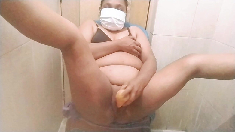 sexymusia1998: Baldızın onu çekici bir havuçla vurmasının komik bir anı