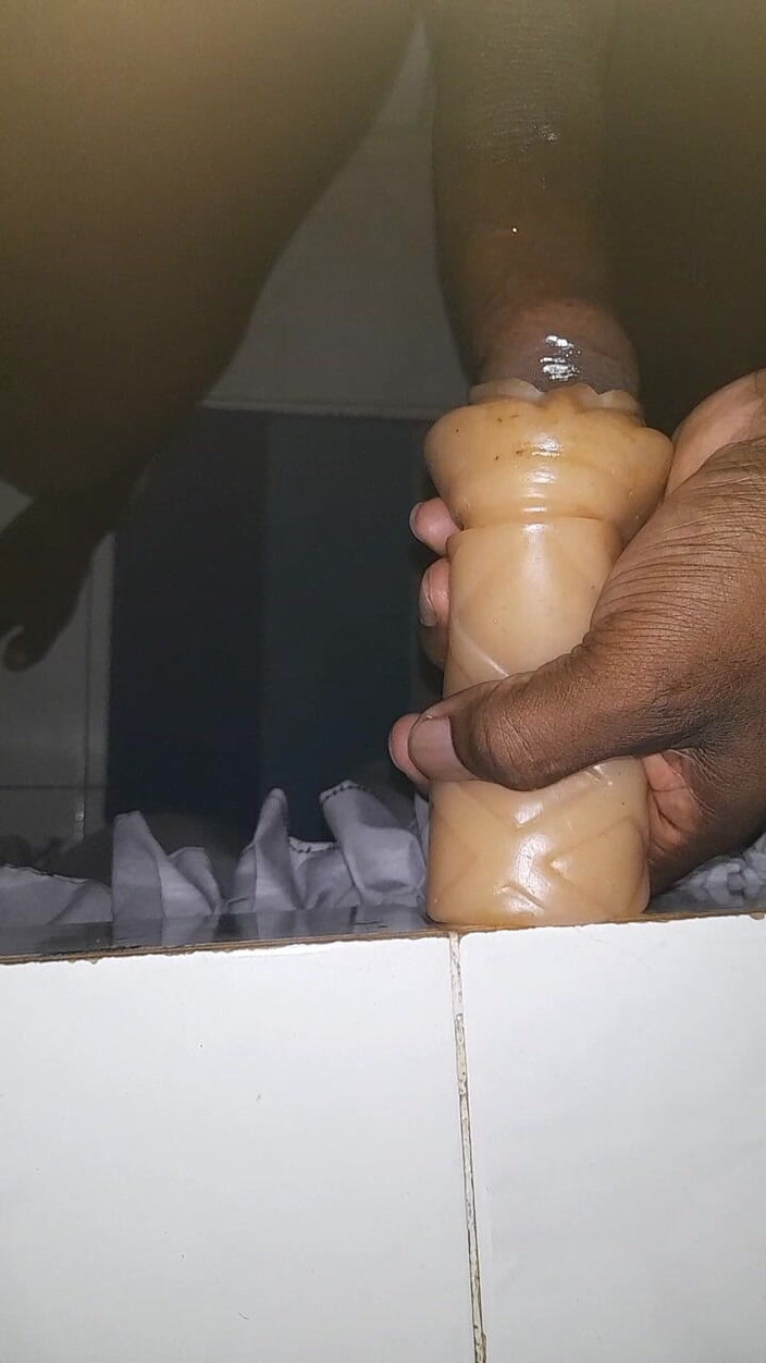 Black guy: Masturbare S8 E10