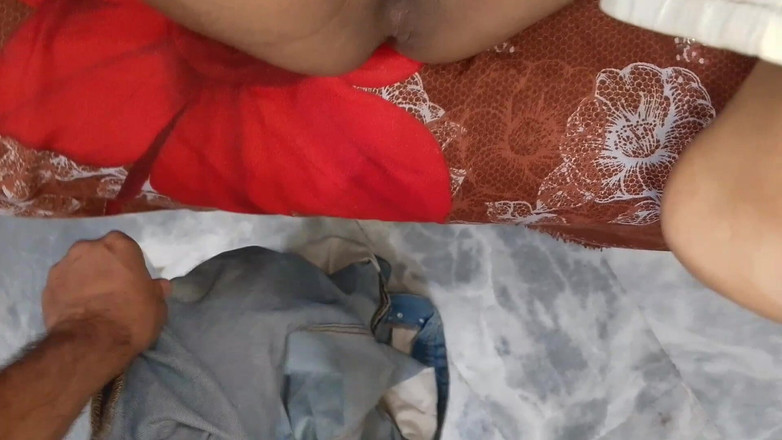 QueenbeautyQB: Fata indiană de la birou știe să-i facă pe plac șefului ei