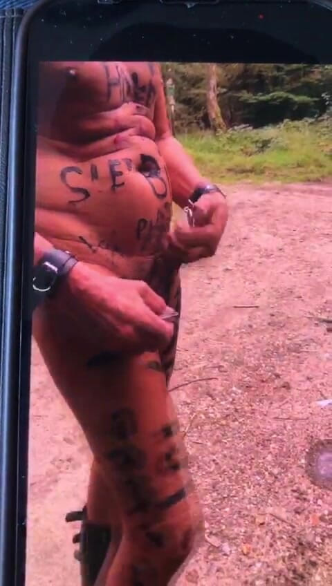 Benb Studio: Przywiązany do drzewa za karę