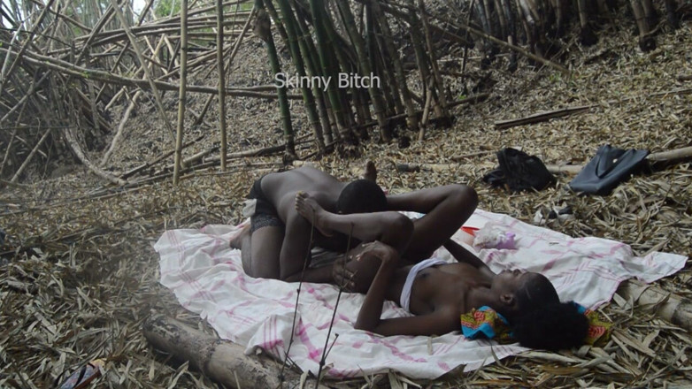 Skinny Bitch: Seks di hutan di luar