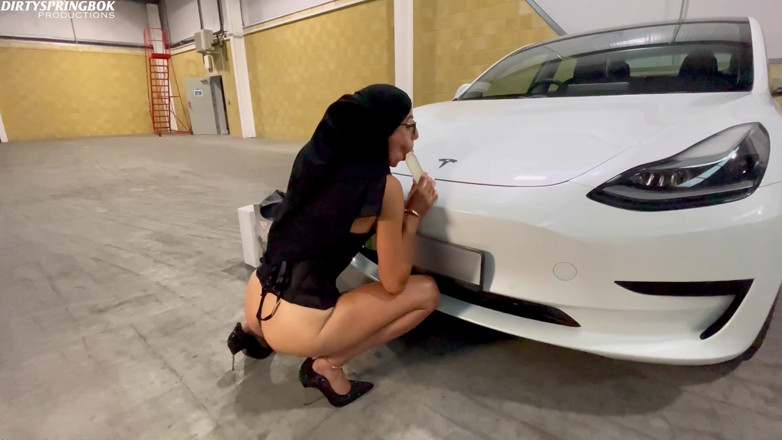 Aaliyah Yasin: 穆斯林妻子在停车场被性交