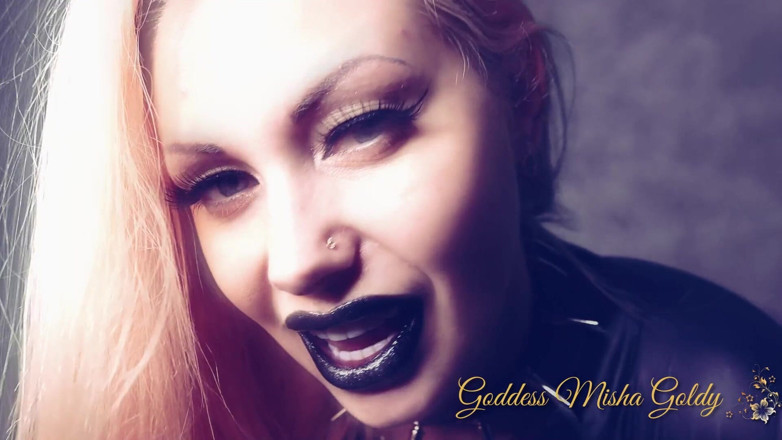 Goddess Misha Goldy: kaale glosi hothon vaali boodhi naani ke lie niji haavi...