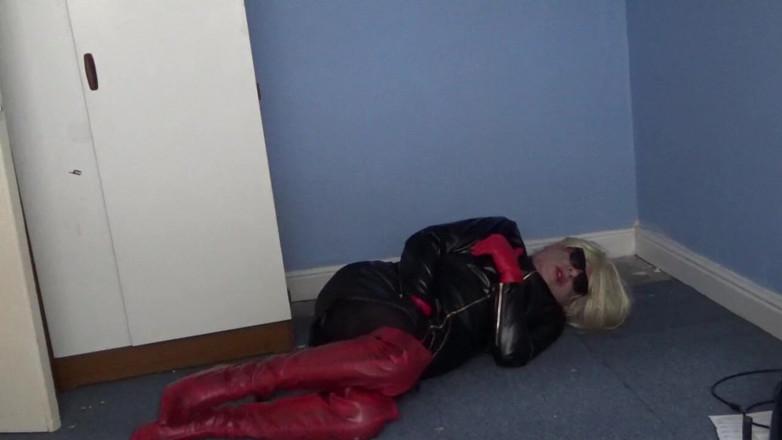 Leather Kirsten: いたずらなカーステン
