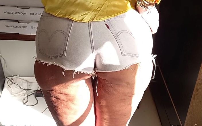 Sexy ass CDzinhafx: Pantatku pakai celana pendek seksi