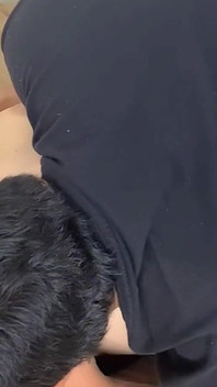 Macecha Mléko na tváři podvodníka.