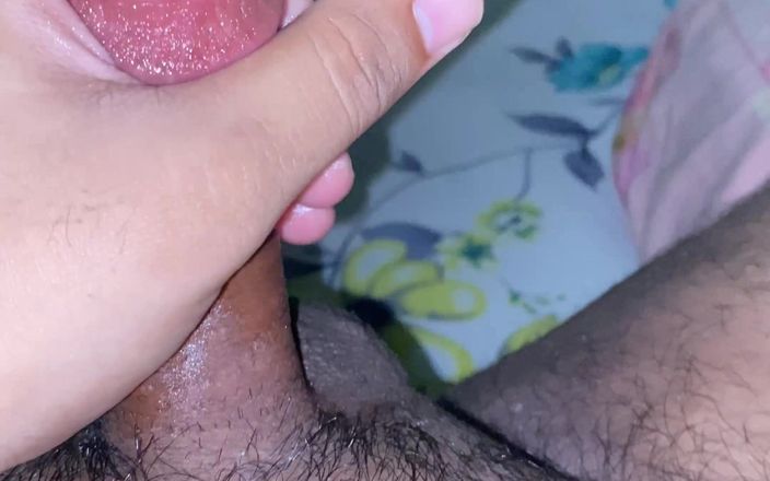 HornyNahidHasan: Ragazzo eccitante ha mostrato il suo pene così mi sono...