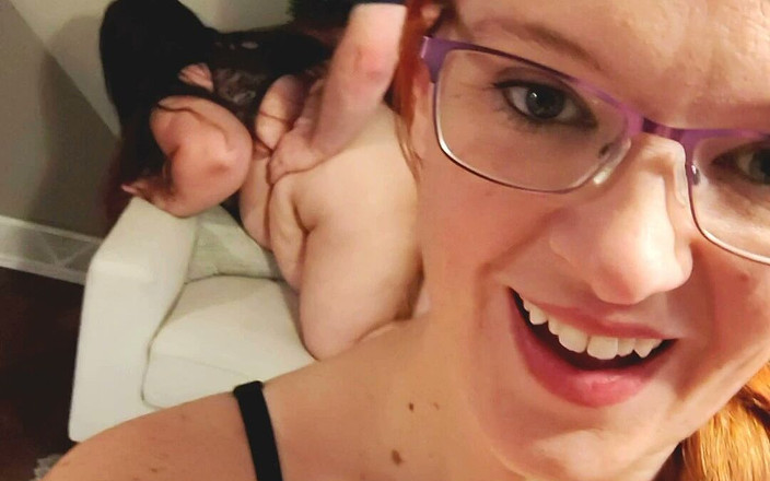 Red Queen: Cuckquean Selfie - Wife Watches and Films Herself Being Cucked by...
