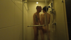 SkinnyWithAHugeDick: Le piace essere piegata