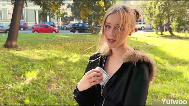 Yuiwoo: Сором'язлива незнайомка зрадила своєму хлопцеві і великий член
