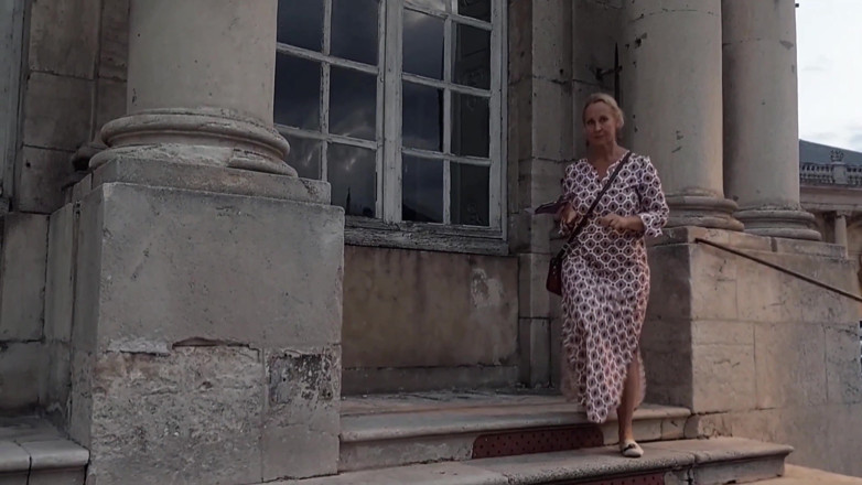 Selena701: セクシーなブロンドの素人妻が楽しむ