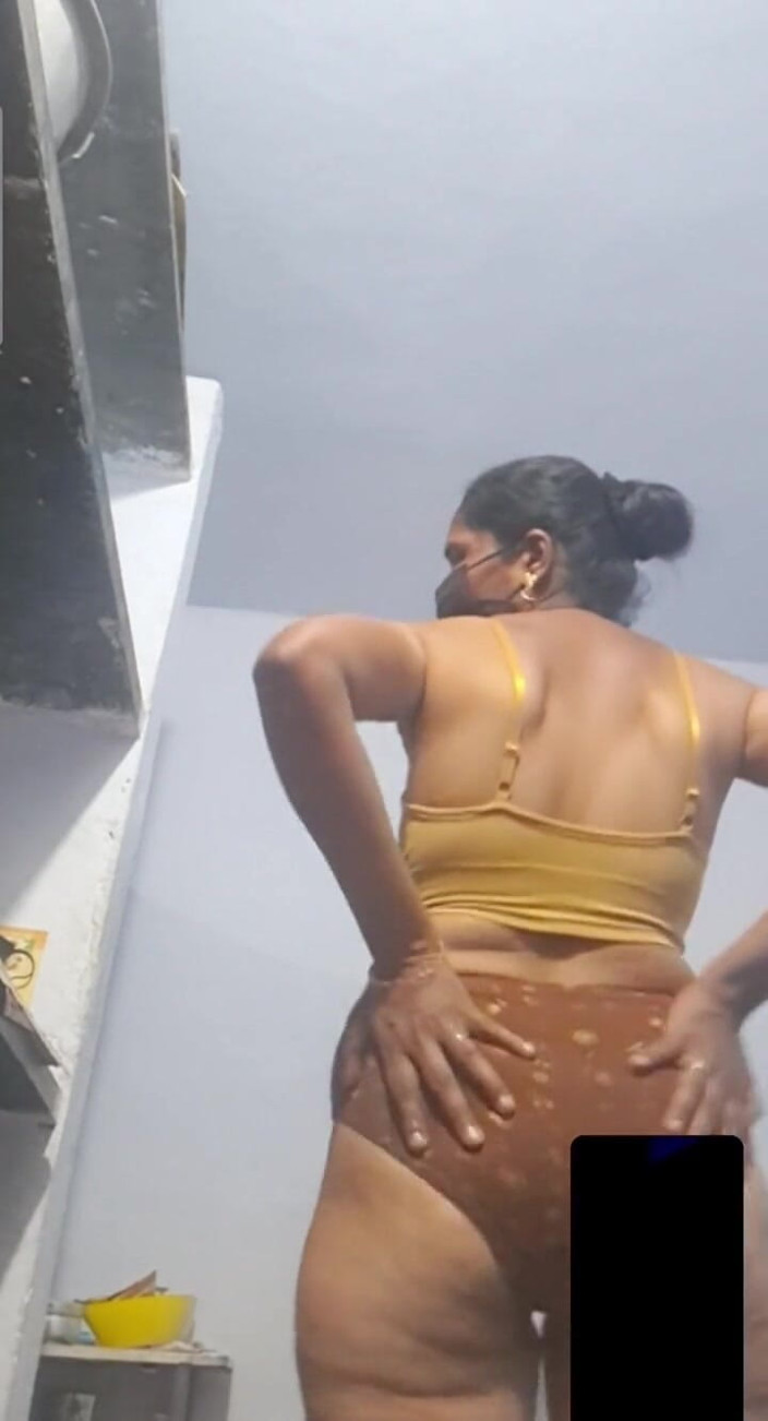 Jayaselvi: Tamilska ciocia cieszyła się w rozmowie wideo