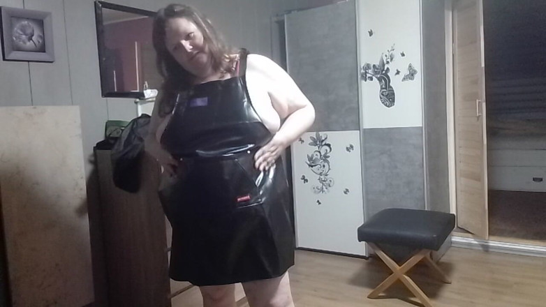 tammara big: Black Lacquer Apron