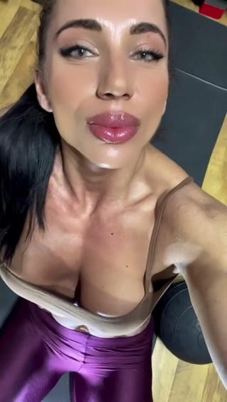 Alesyamuscledoll: Abdominais para adorar