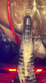 Femboy bottom dipsodeep besahnt arschloch mit großem dildo - anal training