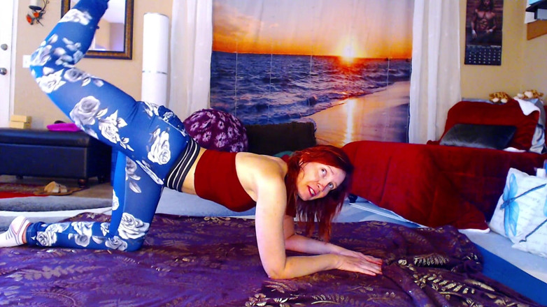 Aurora Willows: Ssquats and splits yoga