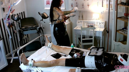 Domina Lady Vampira - SM Studio Femdom Empire: Seduzione del paziente parte 4