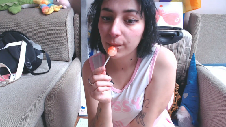 lanalovacutie: Sucking a Lollipop