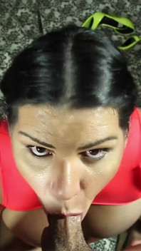 Latina bertetek besar Angelina Castro memberikan blowjob!