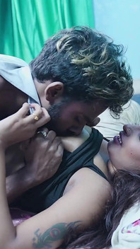 Hintli ateşli ve seksi bakire üvey kız kardeş üvey erkek kardeşinin gerçek sikiş için büyük yarağı istiyor