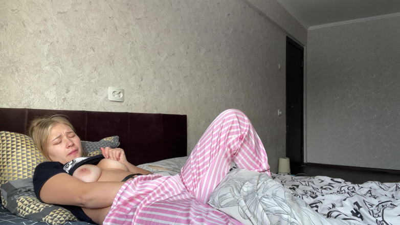 Stacy_via: Üvey annem evde yalnız kaldı ve 2 kez boşaldı