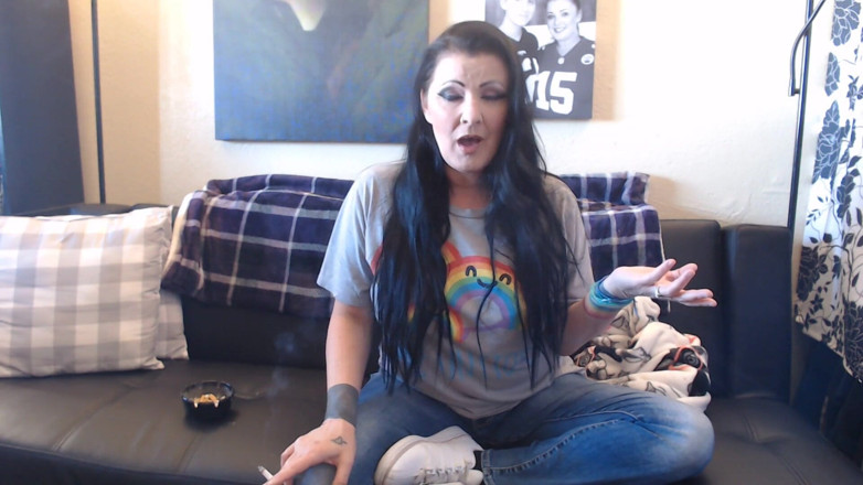 Abby Anna: Mocking the obsessed smoke lover