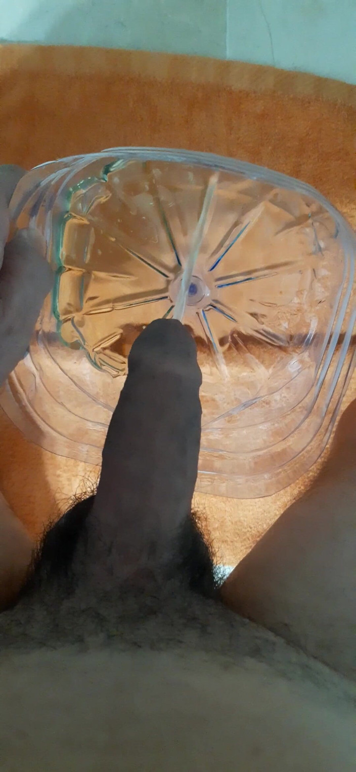 Orinadas_jmv54: Şişeye işiyor