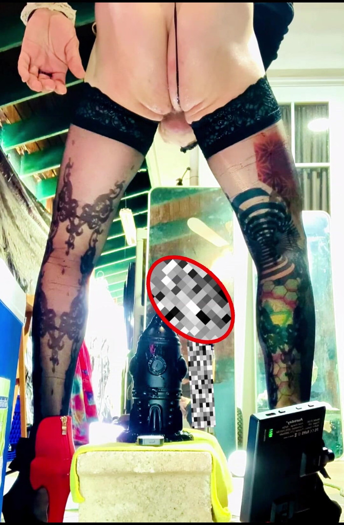 Benito414: Femboy dễ thương trong bộ đồ lót đen làm tình qua đường lỗ...