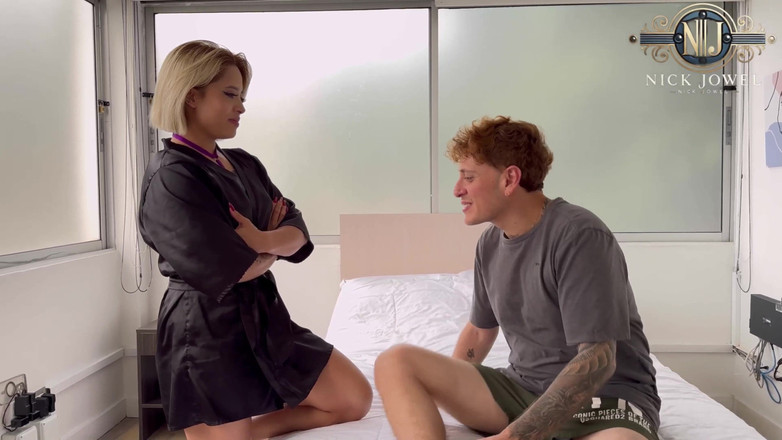 NickJowel: Mi Importa Un Bel Sesso Alla Sorellastra Bionda Finché Non...