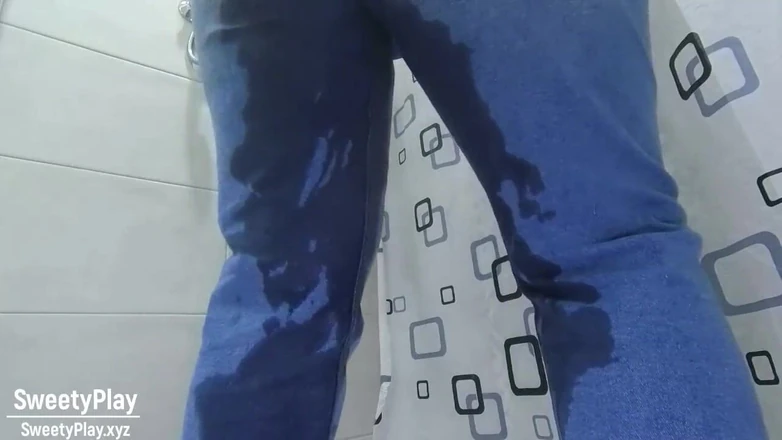 SweetyPlay: Čůrání zoufalství smáčení džín.