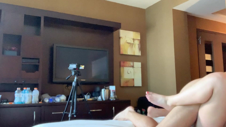 Sensual productions: Het brunett MILf får främling att komma i hennes fitta