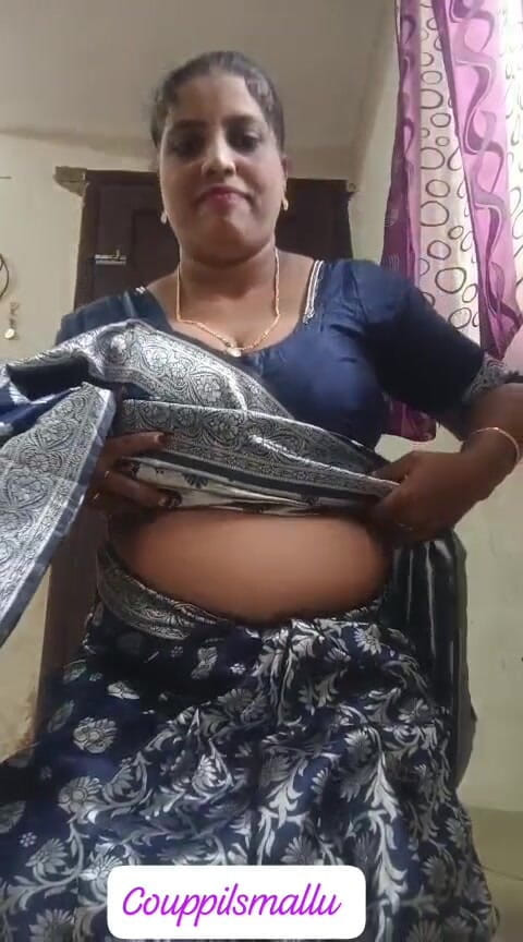 F couppilsmallu: tumhari apni aanti, saari men chamak rahi hai