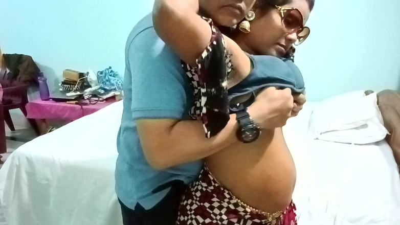 Popmini: Șefă indiană la birou Deepak sex romantic fierbinte cu doamna...