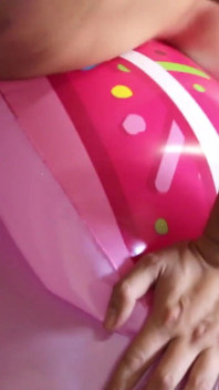 Inflatable donut