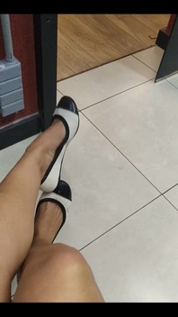 Flat Dangling When I Was at Hairdresser