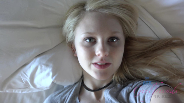 ATK Fans (Girlfriends): Blonde tiener behaagt haar stiefvader