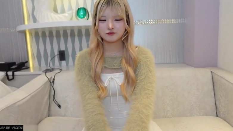 J-Girls Club: Asian Angel 26364