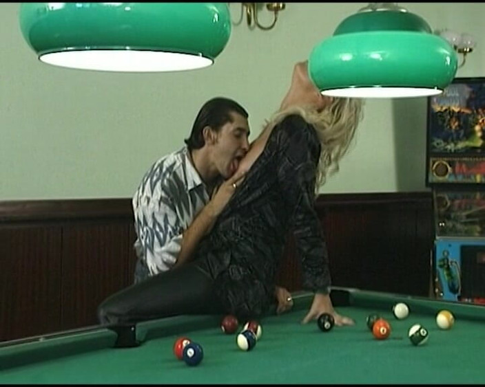 Deutsche XXX Filme: Zobacz idealną laską z Niemiec, która jest tutaj, aby zerżnąć...