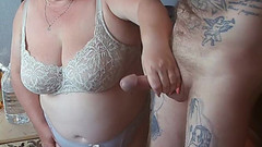 Zona901: Tante seksi ini ngocok kontolku sambil nonton aku crot sperma #1