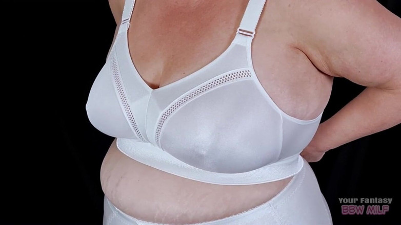 BBW_Wife: Трусики и лифчик бабушки - волосатая пизда моей зрелой милфы и большие отвисшими сиськи горячей бабули в красивом большом белье