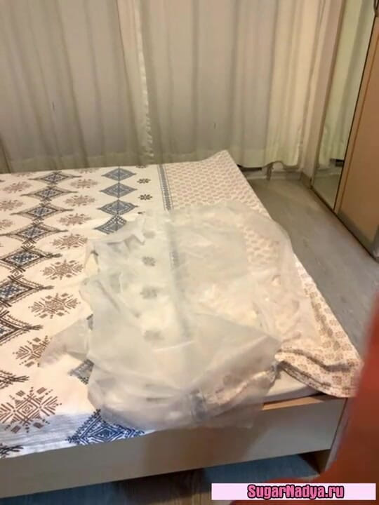 SugarNadya: Self depilation of a gorgeous sweet pussy