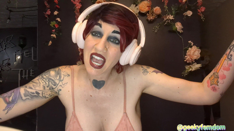 Geeky Femdom: Геймерша-фута