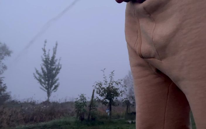 White Ukrainian Dick: Je pisse.