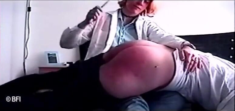 Dominate That Babe: Stepdaughter slapping his bare ass
