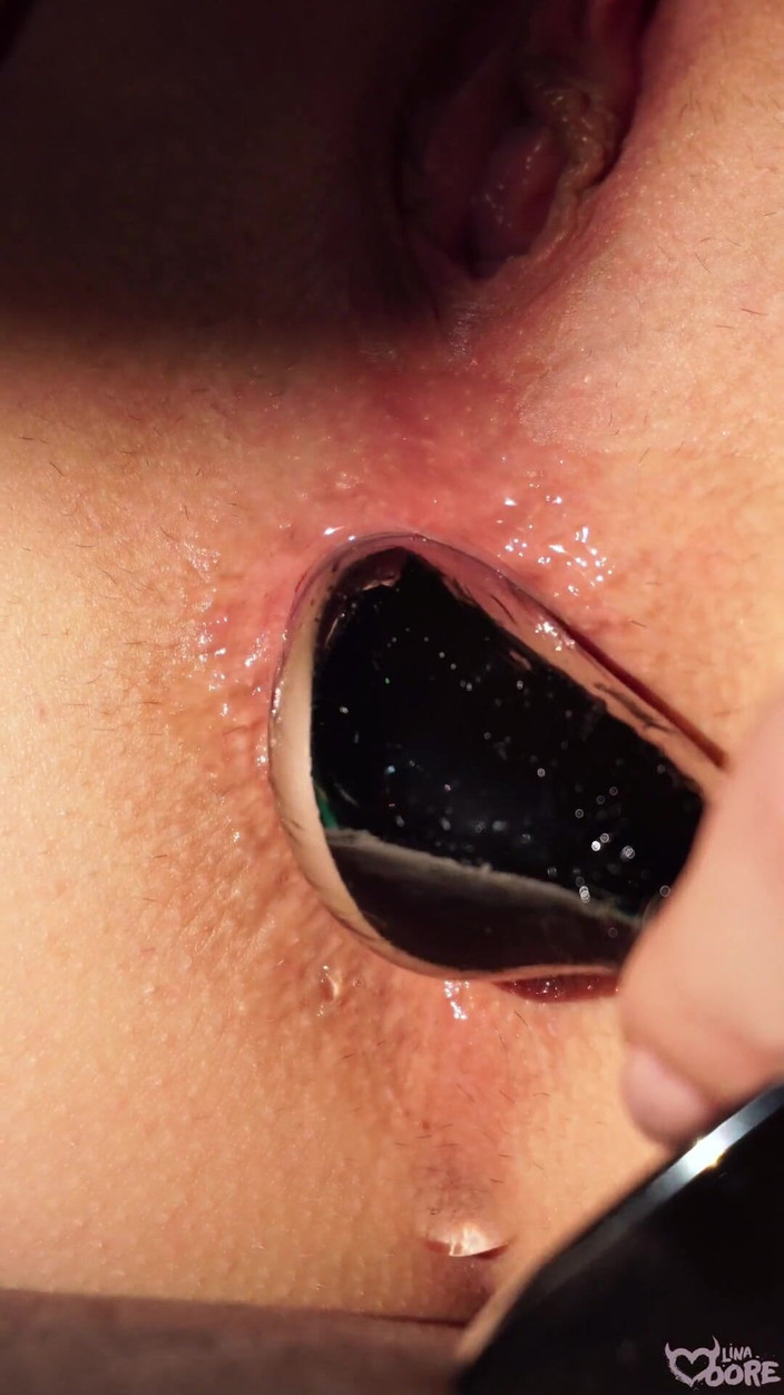 Lina Moore: Anal fingersättning och buttplug spela närbild