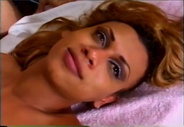 Hot TRANSformations: Exotická rojová tranny Vo D'Balm si užívá, když jí čtyři nadržené...